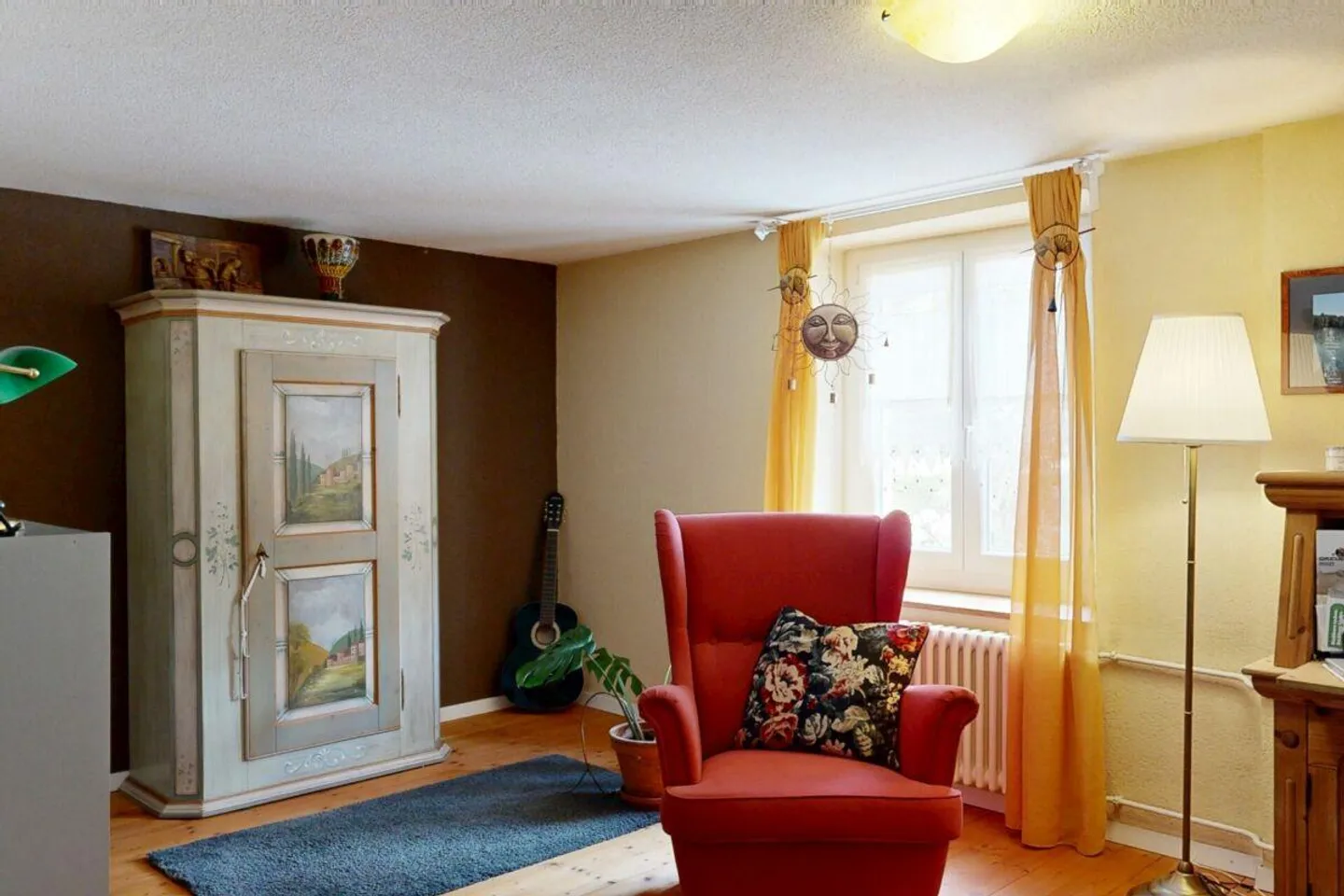 Well-kept gem with many advantages - Photo 2 of 18