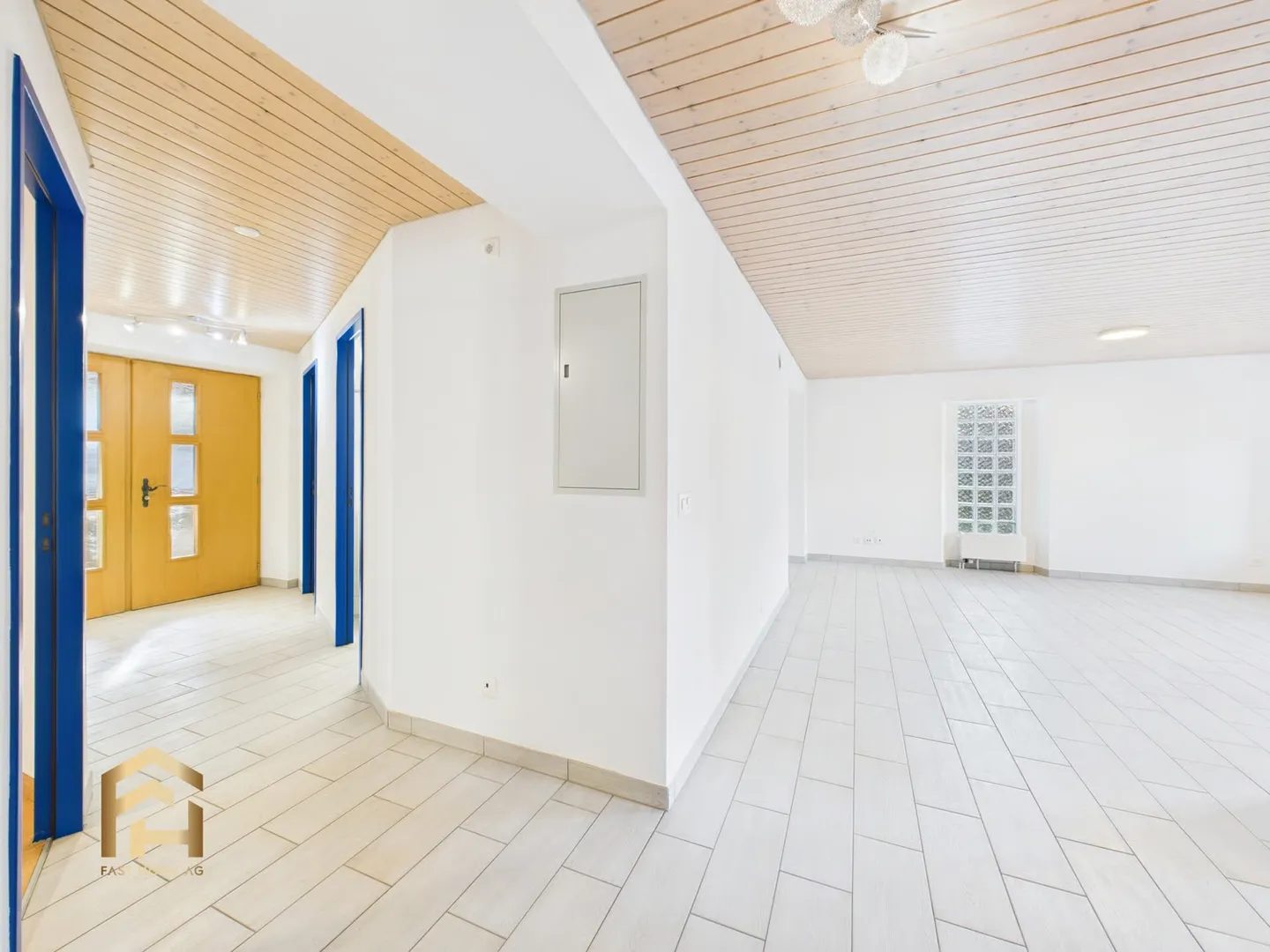 Appartement attrayant de 4,5 pièces avec balcon, salle de loisirs et jardin privé - Photo 8 sur 13