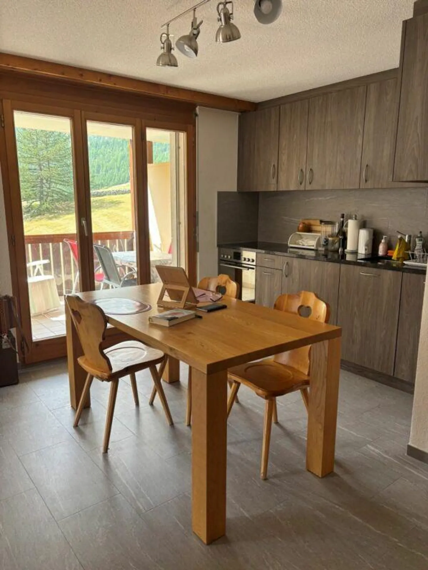 Foreste 3.5 Room Apartment with Dream View. Seasonal Rental 15.11.26 to 15. - Photo 2 of 8