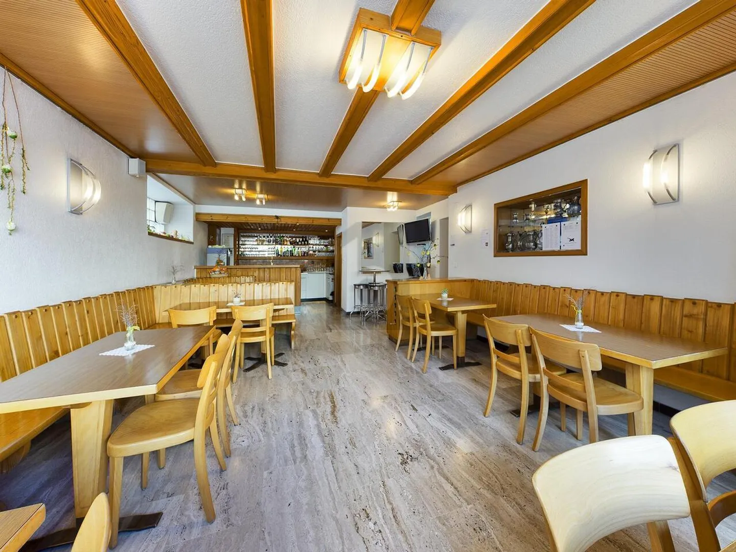 RISTORANTE RUSTICO IN UN VILLAGGIO VINICOLO DEL VALLESE - Foto 1 di 6