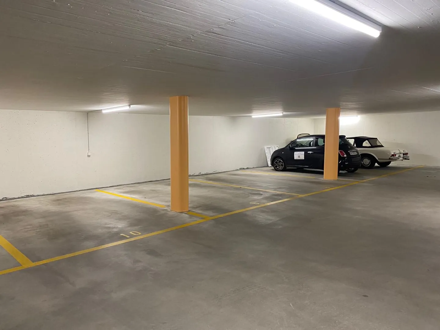 Parking space & motorcycle parking space for rent - Photo 1 of 1