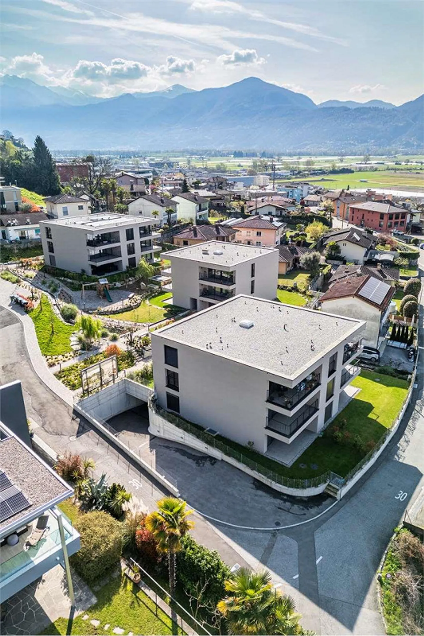 Nuovo appartamento di 3,5 stanze a Gordola con giardino - Foto 2 di 11