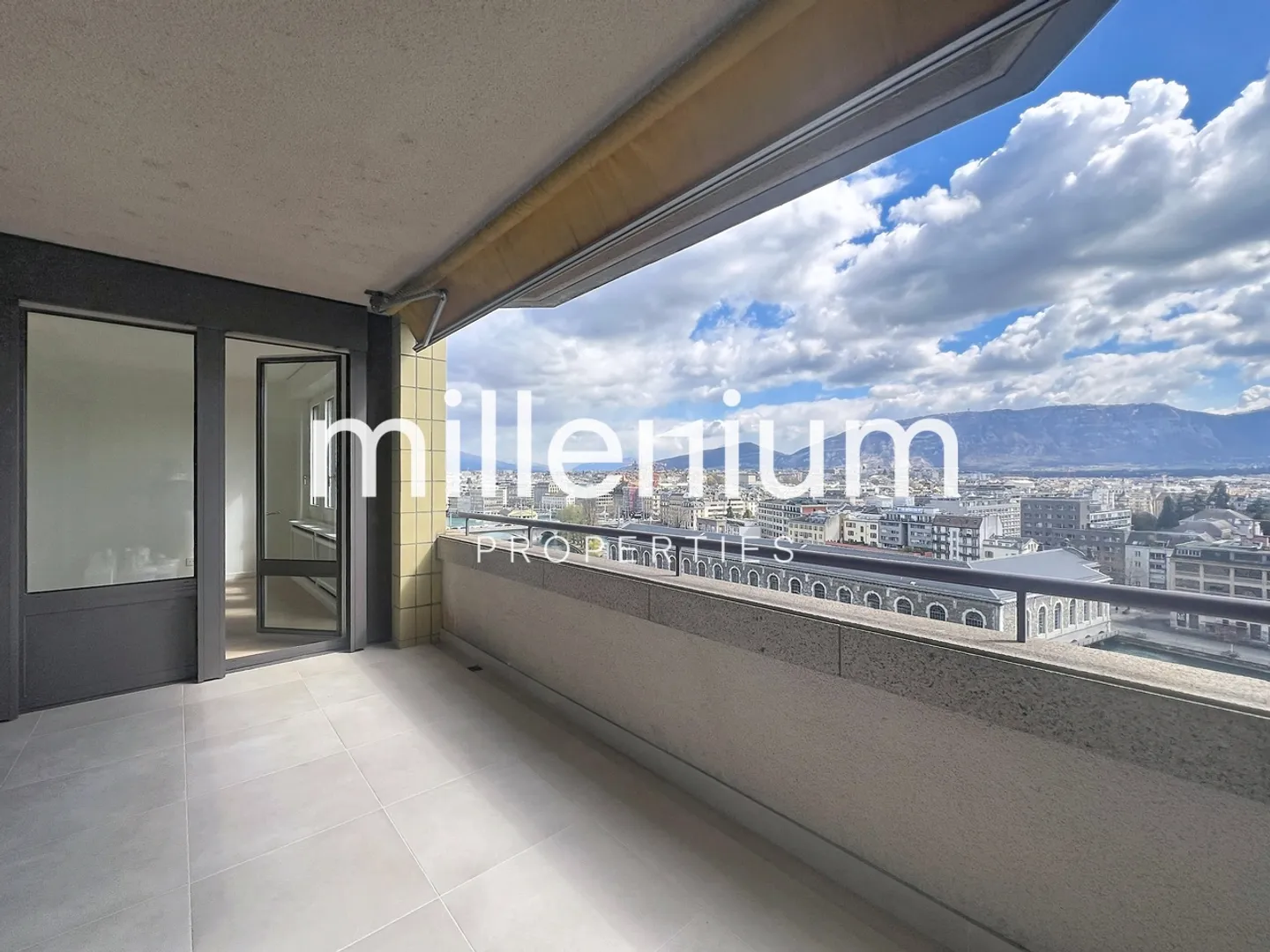 Extraordinary apartment, completely renovated, on Quai du Seujet - Photo 17 of 19