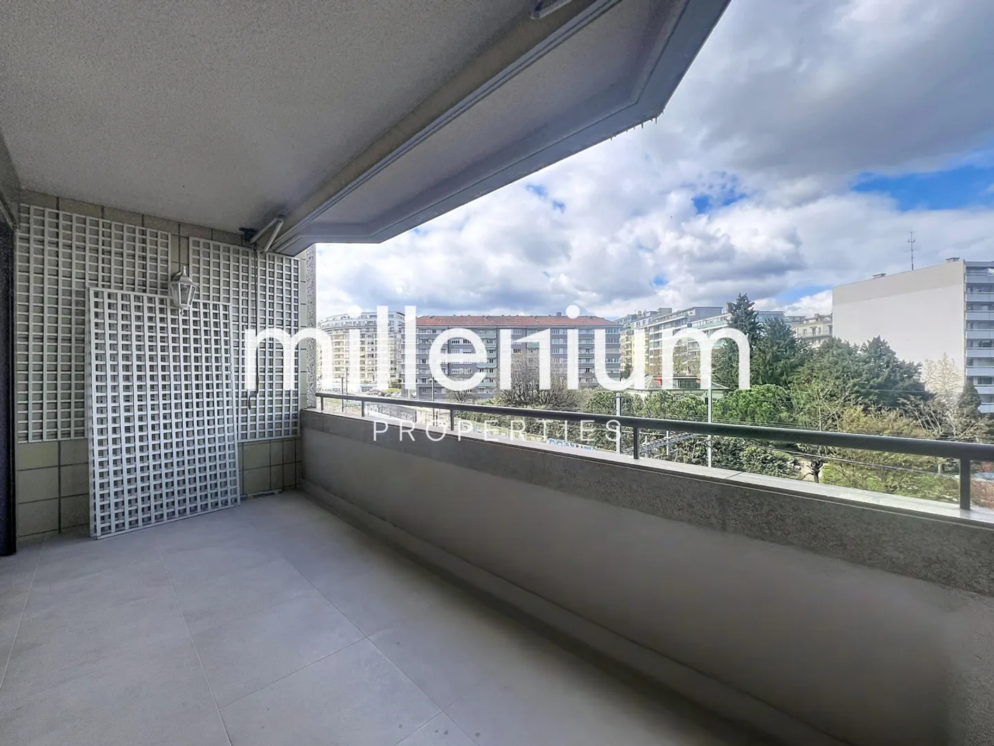 Extraordinary apartment, completely renovated, on Quai du Seujet - Photo 19 of 19