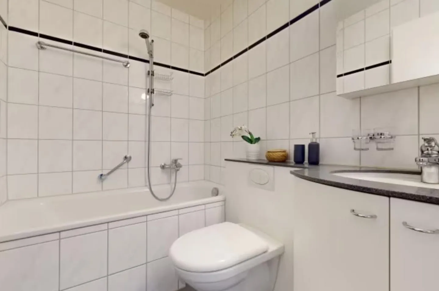 Appartement au rez-de-chaussée confortable - Photo 3 sur 6