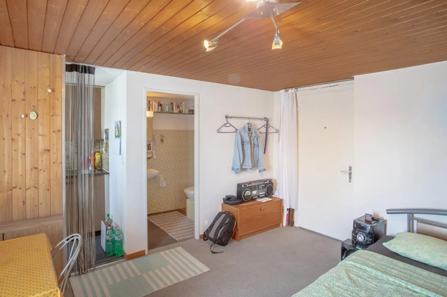 Multi-family house in a well-connected location - Photo 4 of 8