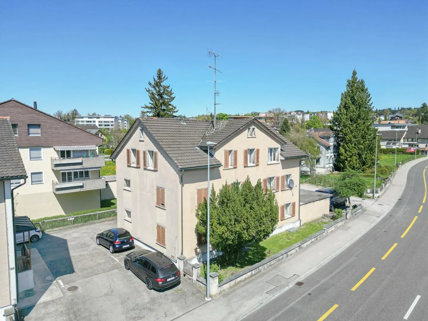 Multi-family house in a well-connected location - Photo 6 of 8