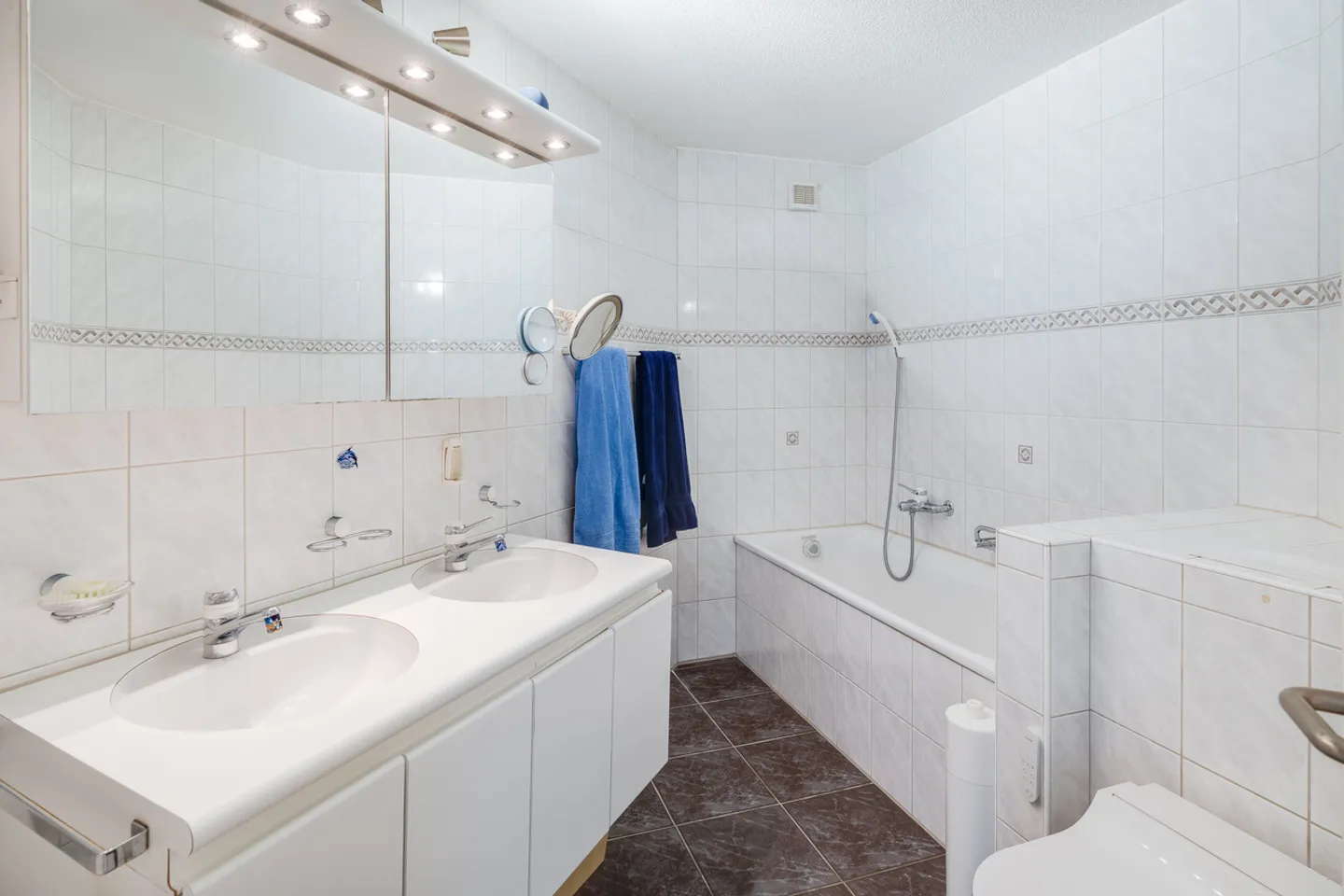 Appartamento giardino di 4,5 locali ben tenuto con 2 box auto - Foto 10 di 15