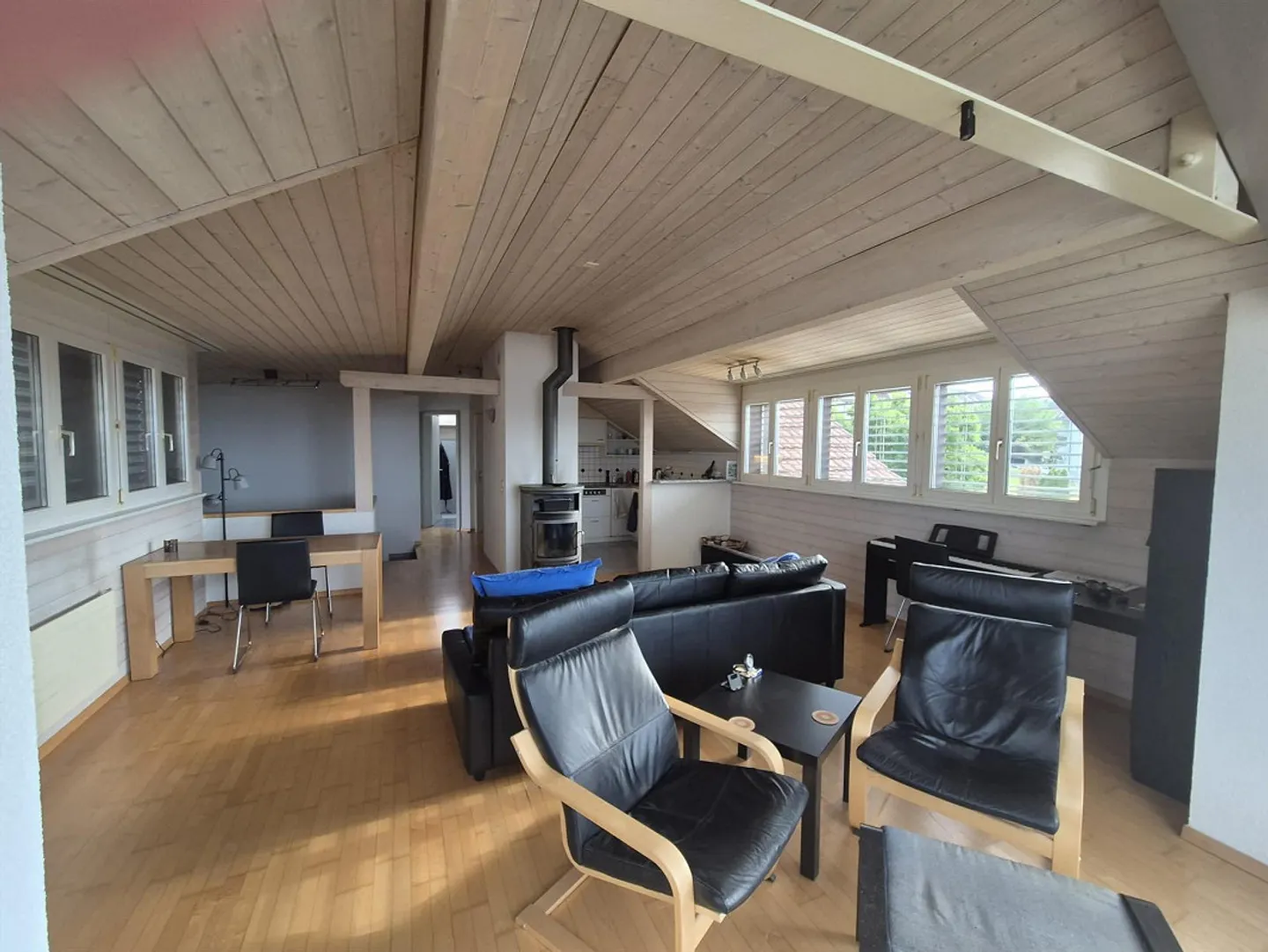 Gemütliche Dachwohnung mit Seesicht - Foto 1 von 6