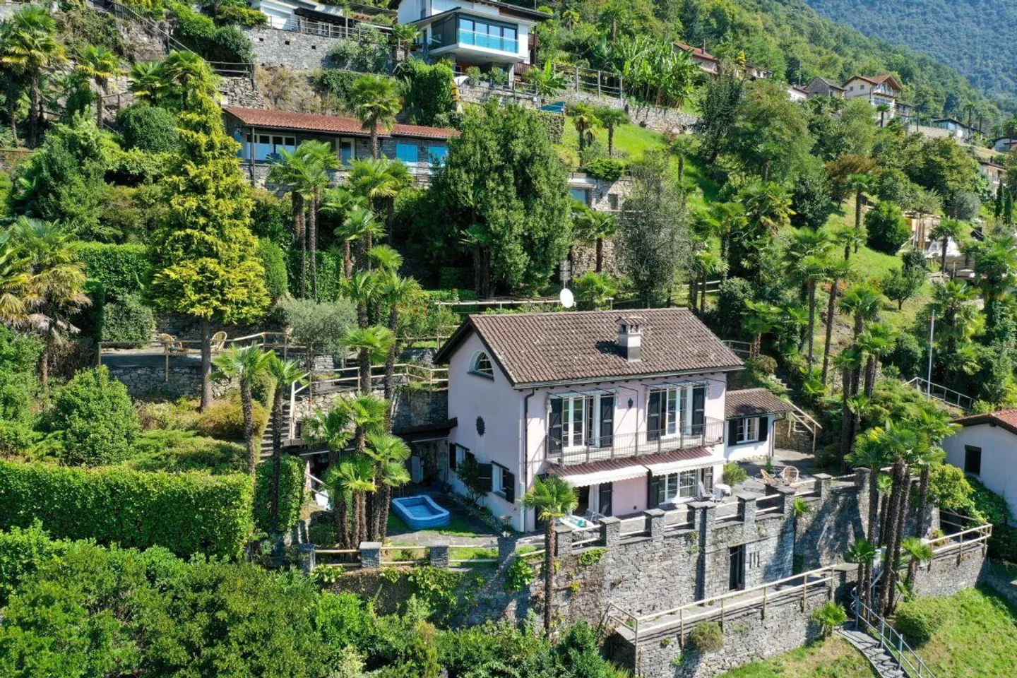 Single-family house "Casa delle tre Palme" with separate studio and building reserve - Photo 1 of 30