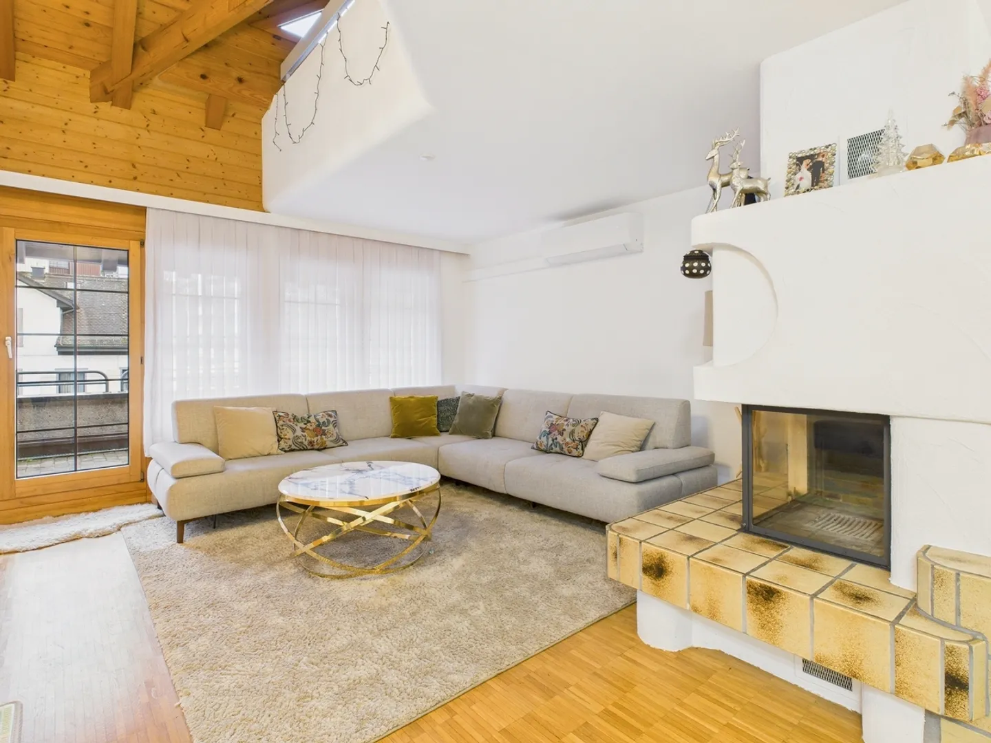 Ampio appartamento duplex di 5,5 locali con vista lago a Freienbach - Foto 1 di 13