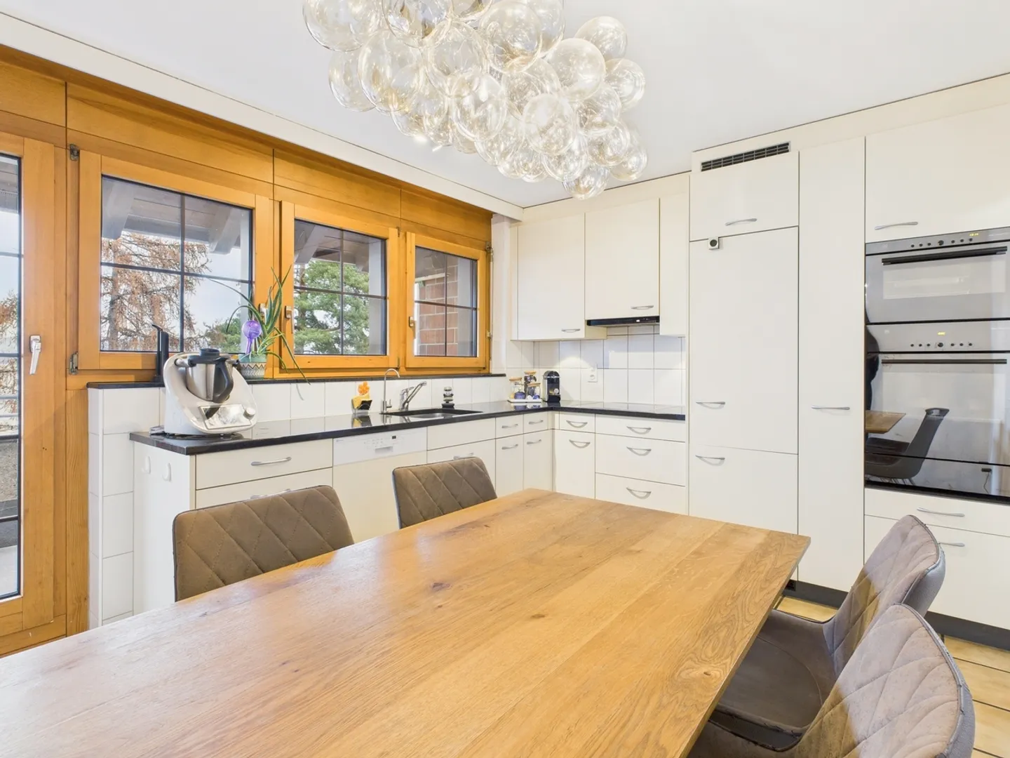 Ampio appartamento duplex di 5,5 locali con vista lago a Freienbach - Foto 2 di 13