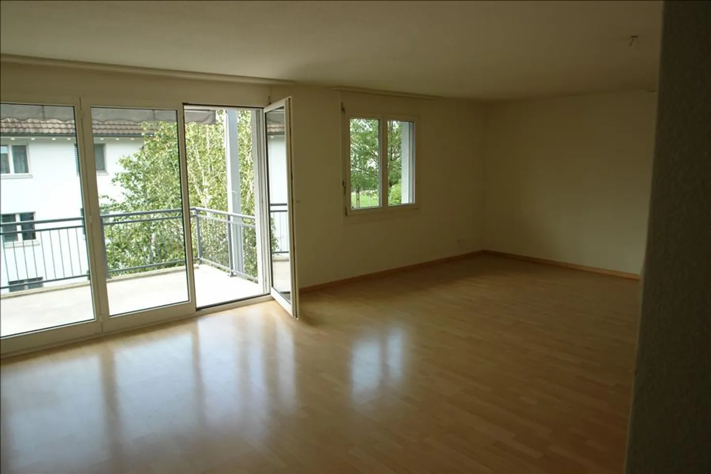 Charmante Wohnung mit Balkon - Foto 2 von 8