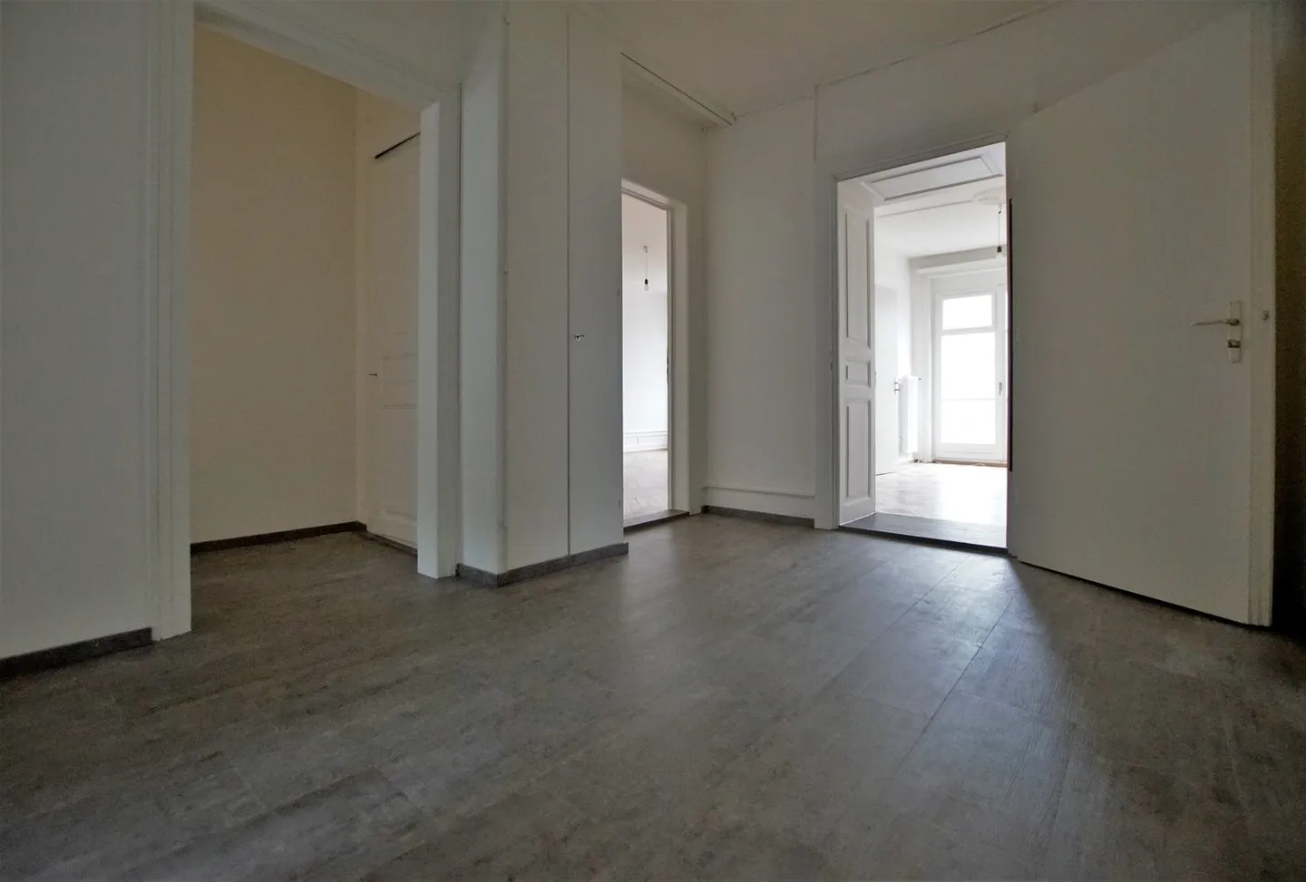 Appartement rénové de 4.0 pièces - Photo 3 sur 8