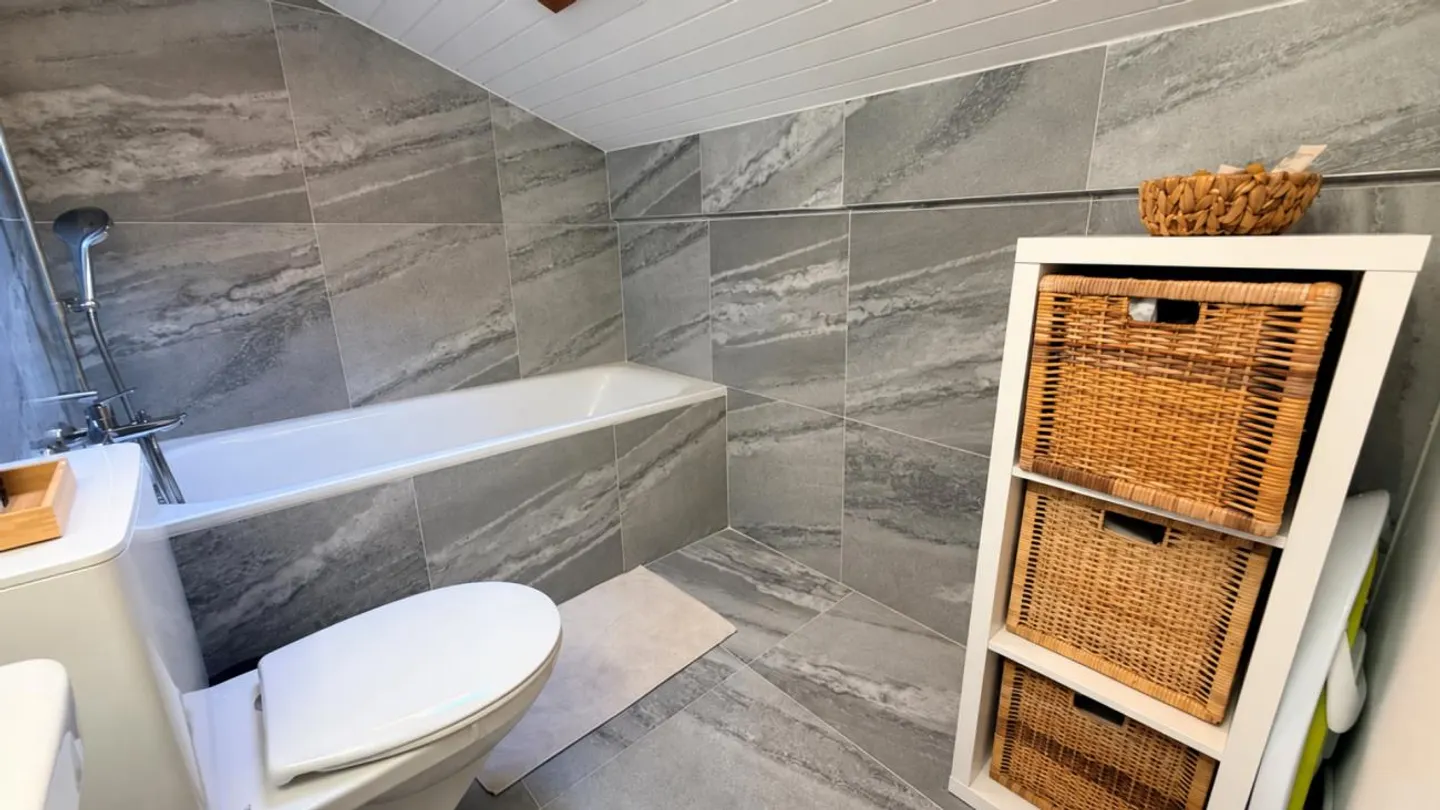 Maison familiale de 6,5 pièces, entièrement rénovée, située au calme - Photo 11 sur 13