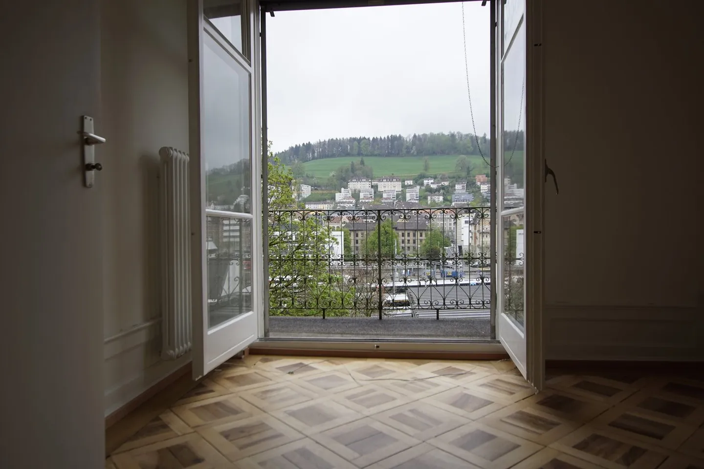 Appartement rénové de 4.0 pièces - Photo 6 sur 8