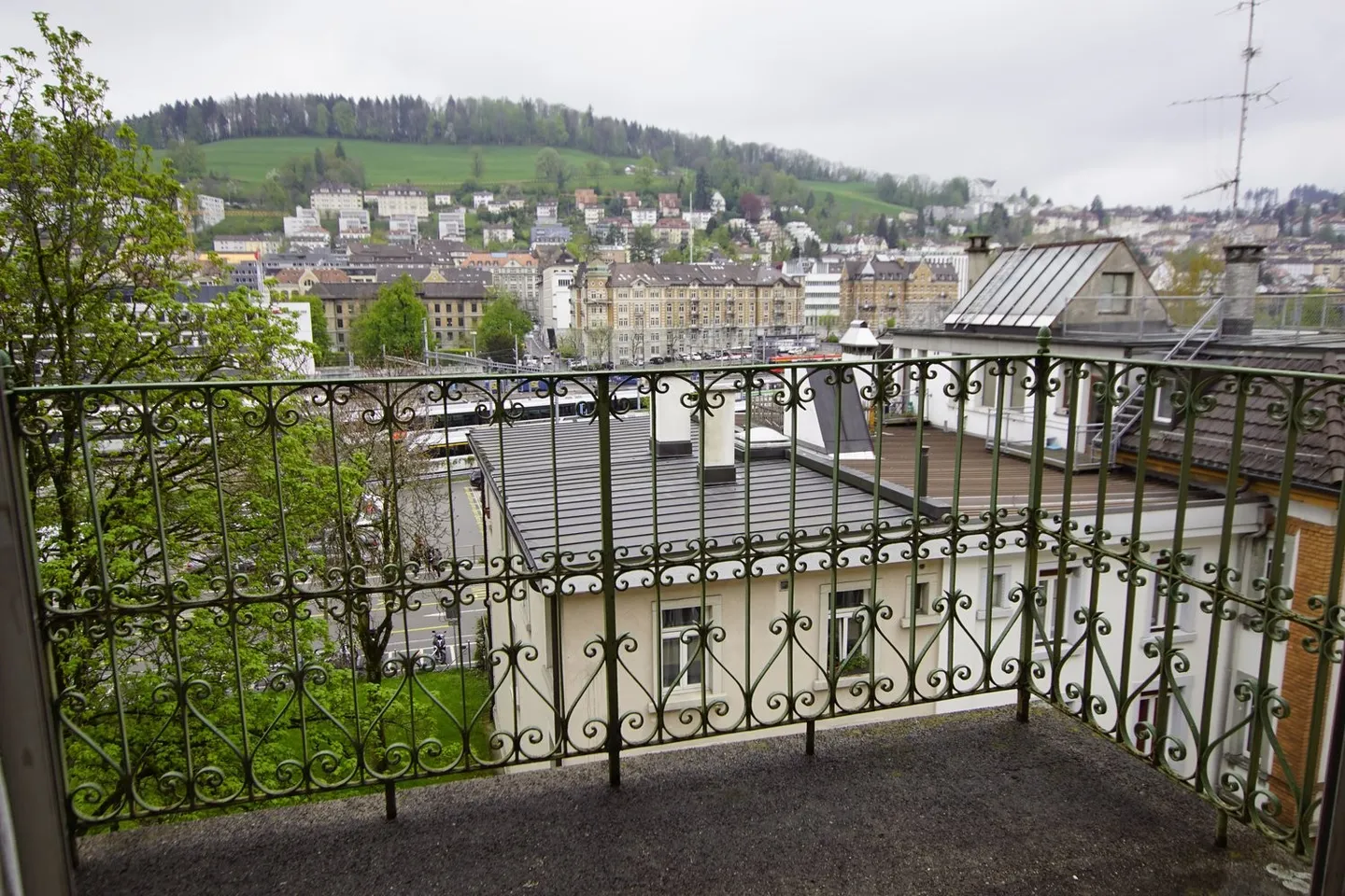 Appartement rénové de 4.0 pièces - Photo 7 sur 8