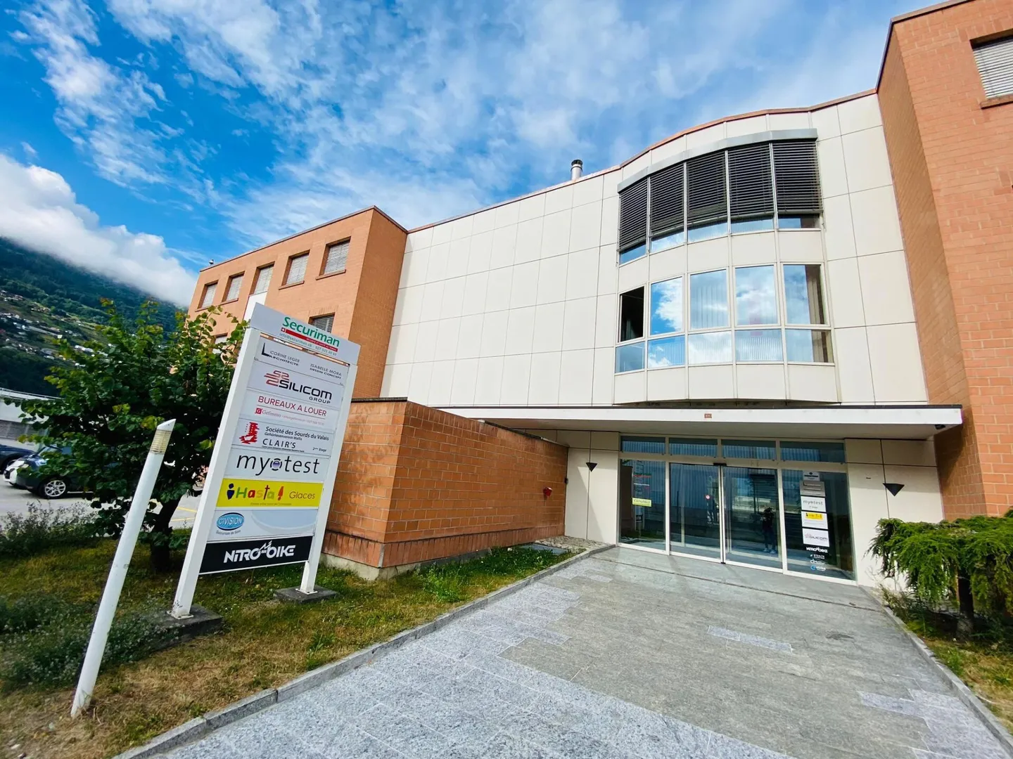 Uffici commerciali convenientemente situati a Sion - Foto 1 di 11