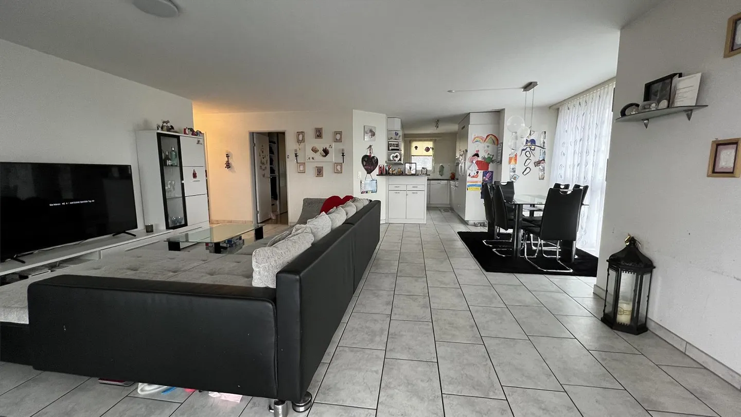 Elegant apartment with private washing machine/dryer, garden seating area, electric car connection - Photo 2 of 16