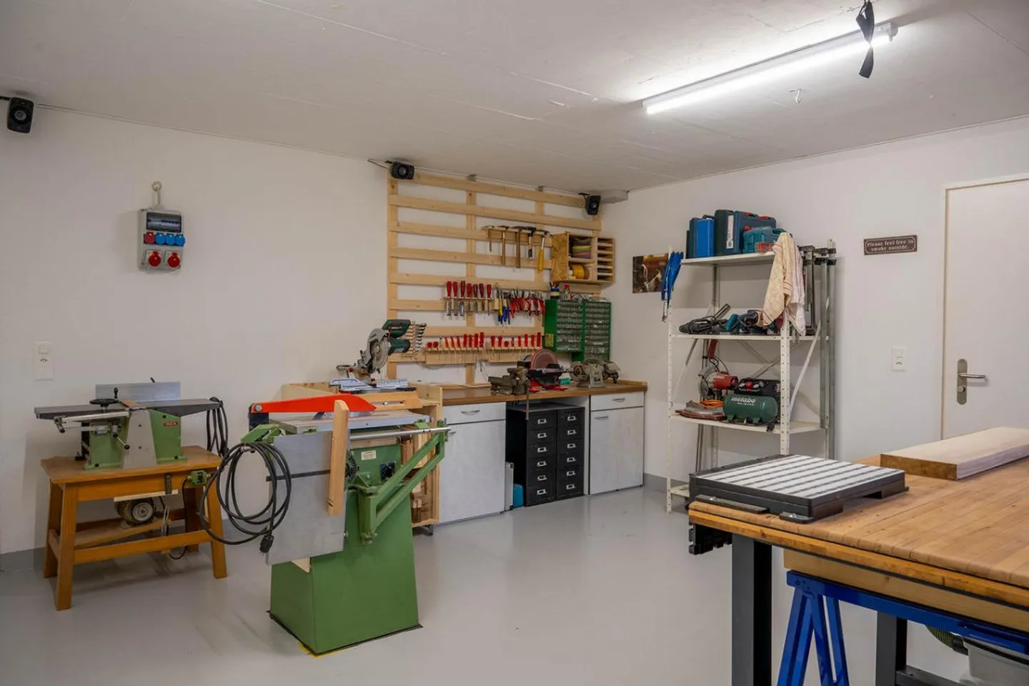 Gepflegtes, modernes und freistehendes Einfamilienhaus mit 2 Garagen - Foto 13 von 14