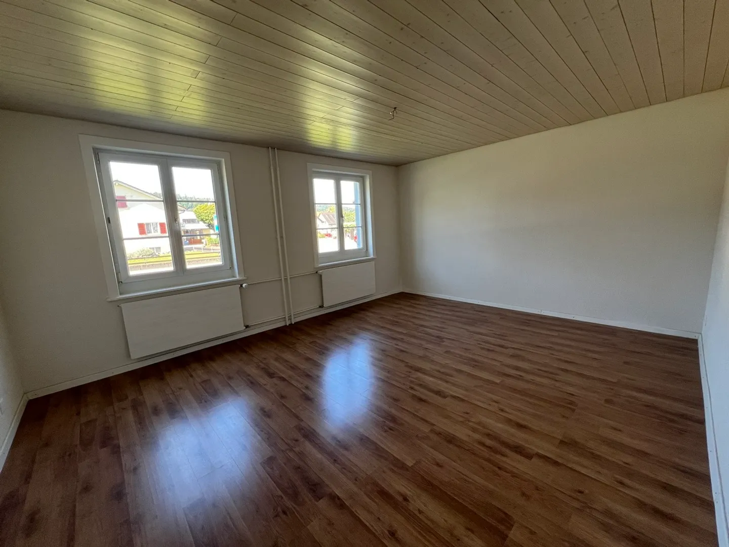 Affascinante casa plurifamiliare in posizione centrale a Wahlen vicino a Laufen - Foto 4 di 9