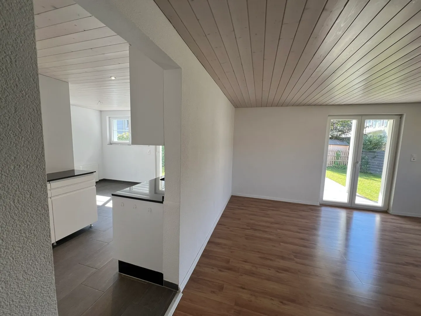 Affascinante casa plurifamiliare in posizione centrale a Wahlen vicino a Laufen - Foto 5 di 9