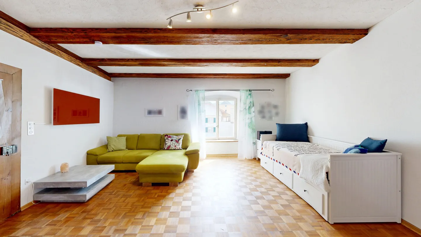 Appartement en duplex spacieux de 4,5 pièces avec jardin et deux places de parking - Photo 7 sur 21