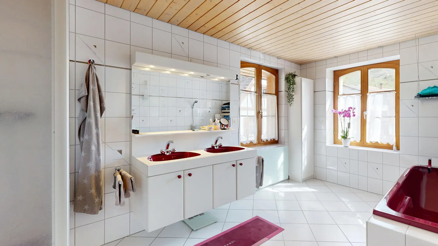 Appartement en duplex spacieux de 4,5 pièces avec jardin et deux places de parking - Photo 8 sur 21