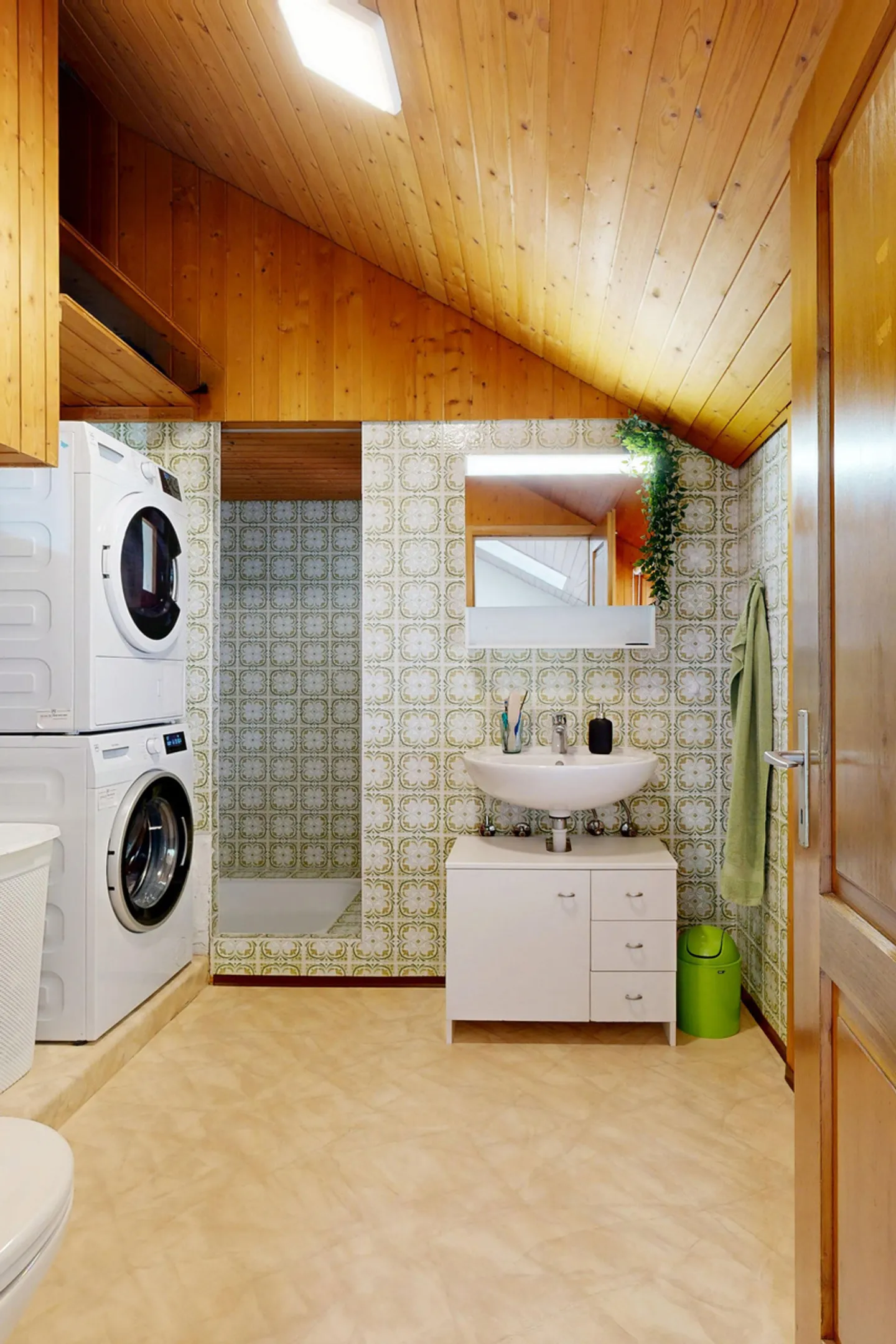 Appartement en duplex spacieux de 4,5 pièces avec jardin et deux places de parking - Photo 10 sur 21