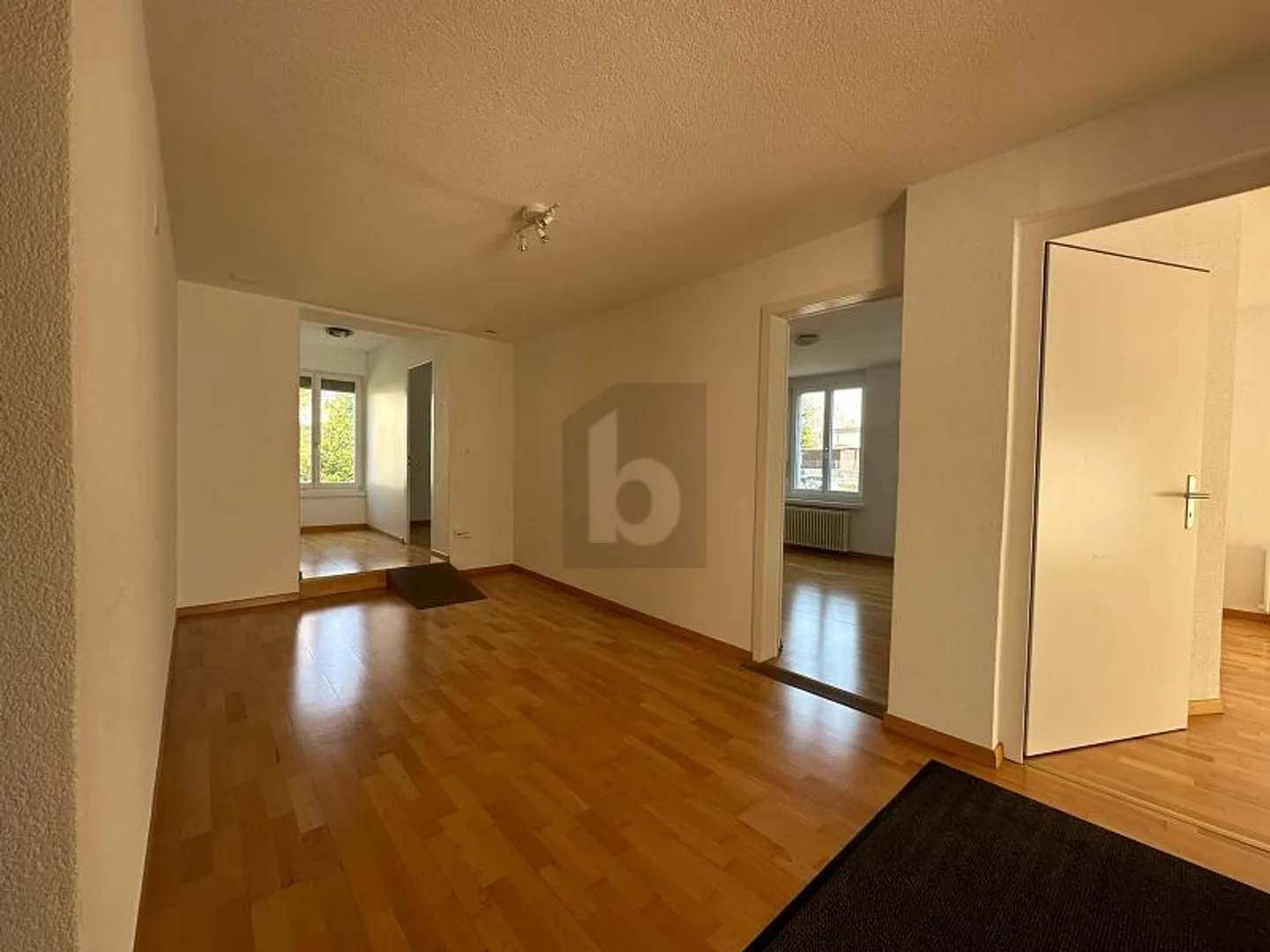 Appartement avec jardin charmant - Photo 3 sur 6