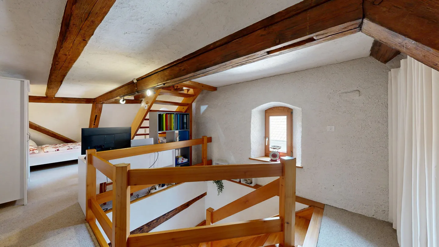 Appartement en duplex spacieux de 4,5 pièces avec jardin et deux places de parking - Photo 12 sur 21