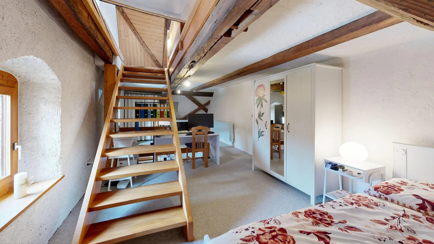 Appartement en duplex spacieux de 4,5 pièces avec jardin et deux places de parking - Photo 14 sur 21