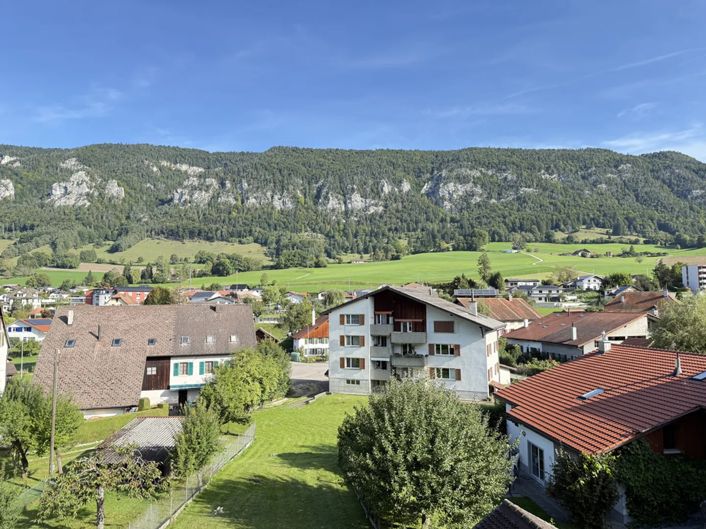 Blick auf die Landschaft mit 2 Wintergärten - Foto 1 von 11