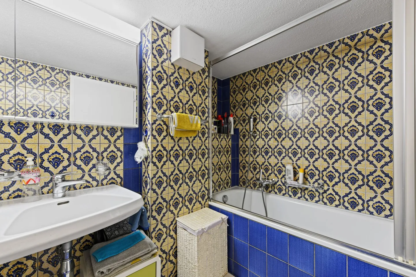 Old Building Charm Meets Far-Sightedness - Unique Maisonette Penthouse in the Heart of Wil SG - Photo 21 of 37