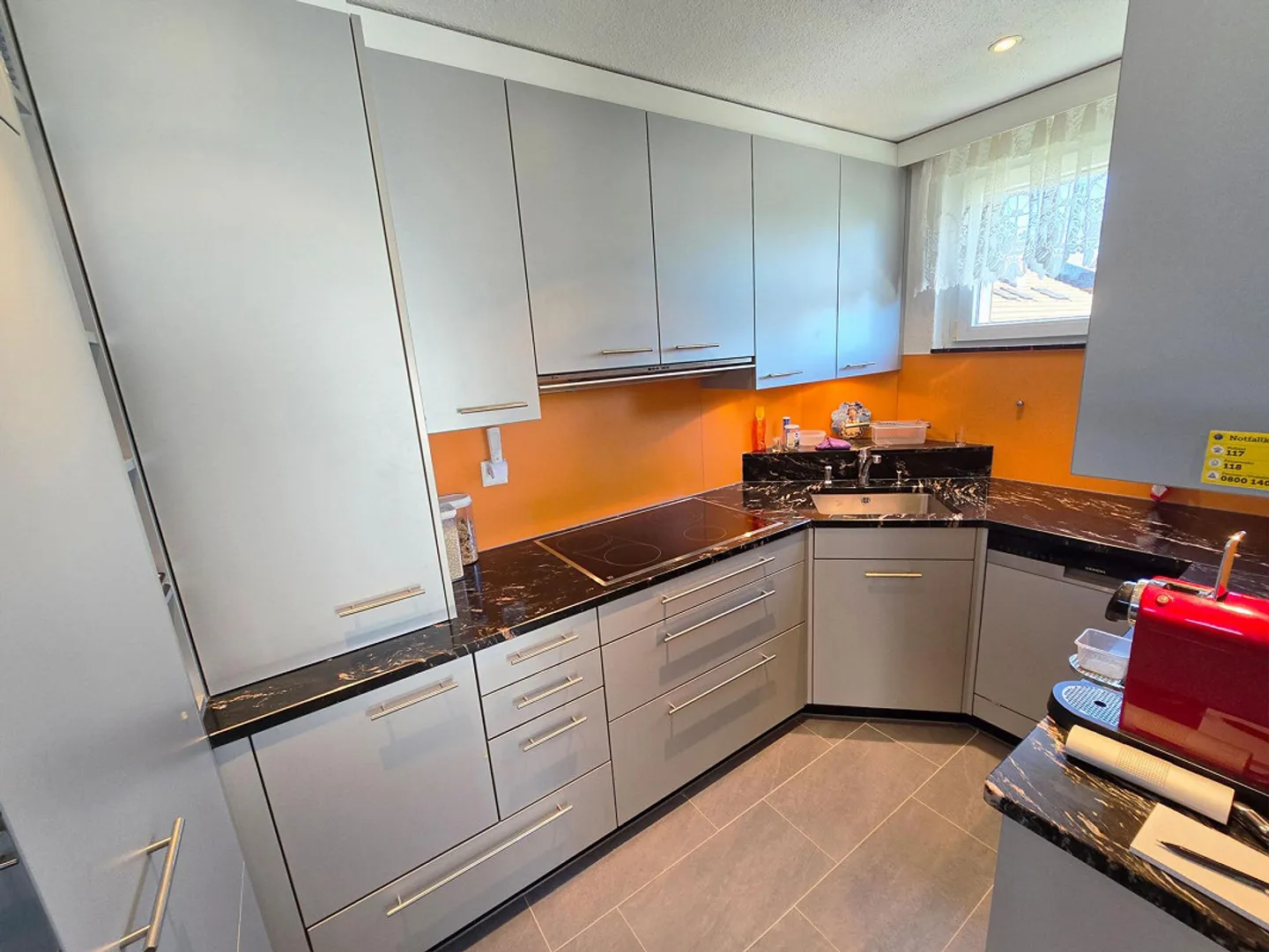 Casa unifamiliare di 5,5 locali ben tenuta, situata in posizione tranquilla sulla vigna - Foto 3 di 11