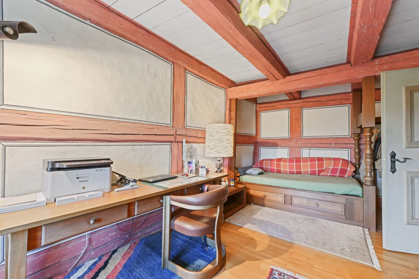 Old Building Charm Meets Far-Sightedness - Unique Maisonette Penthouse in the Heart of Wil SG - Photo 28 of 37