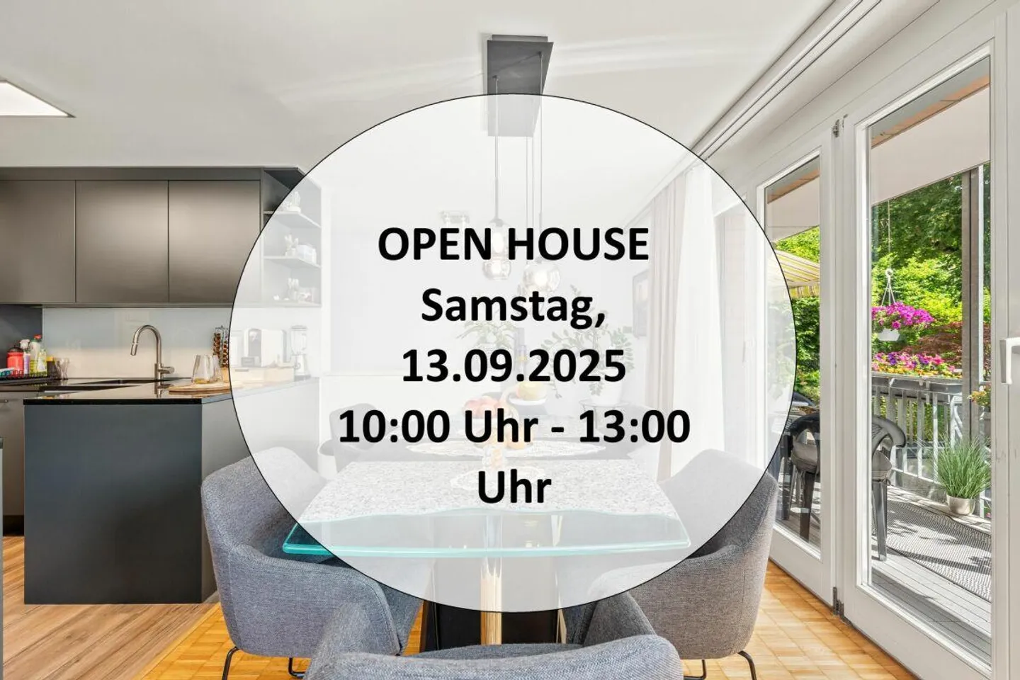 Vivere moderno su due piani con cortile e area salotto - Foto 1 di 18