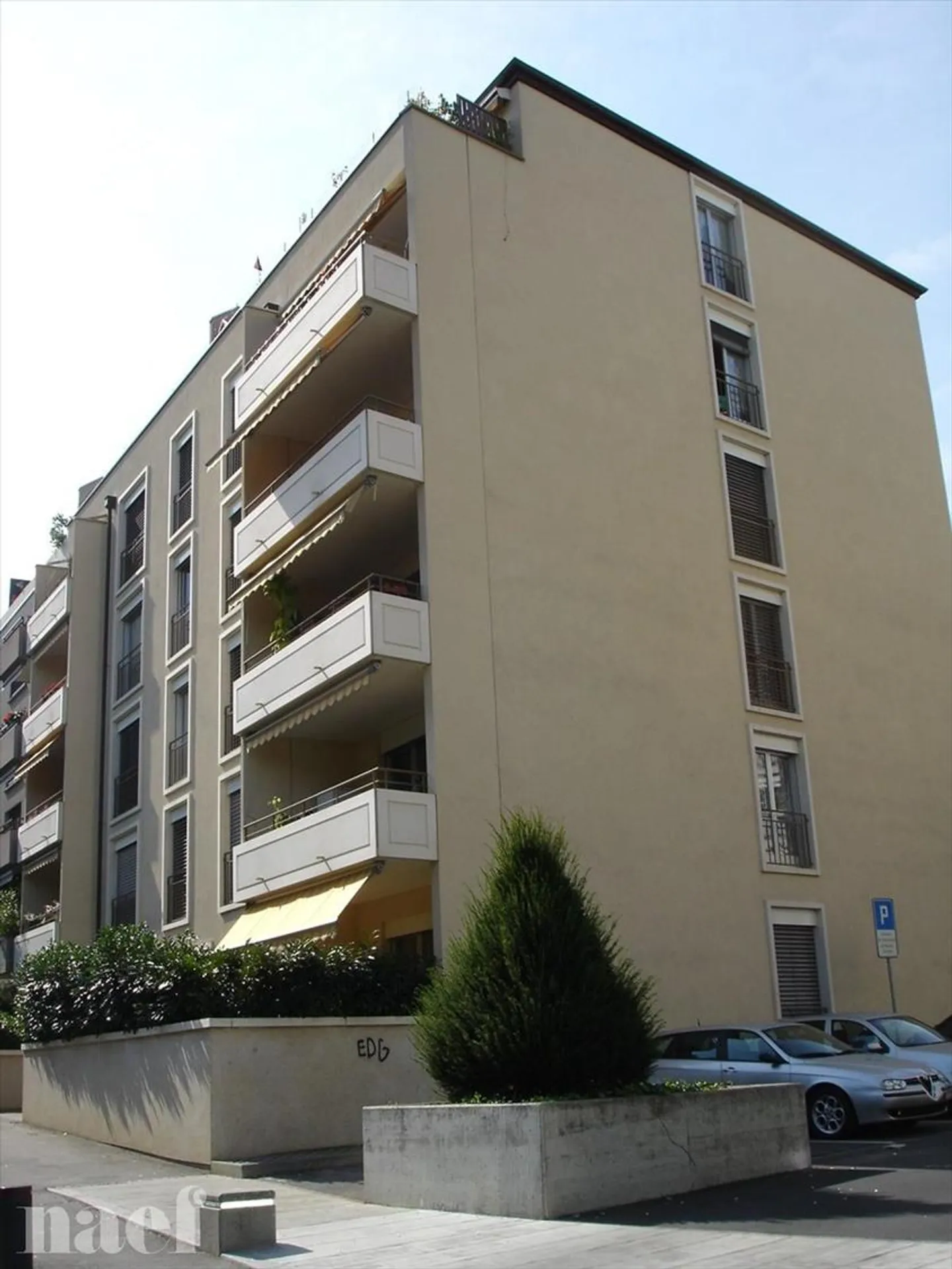 Place couverte - Photo 1 sur 1