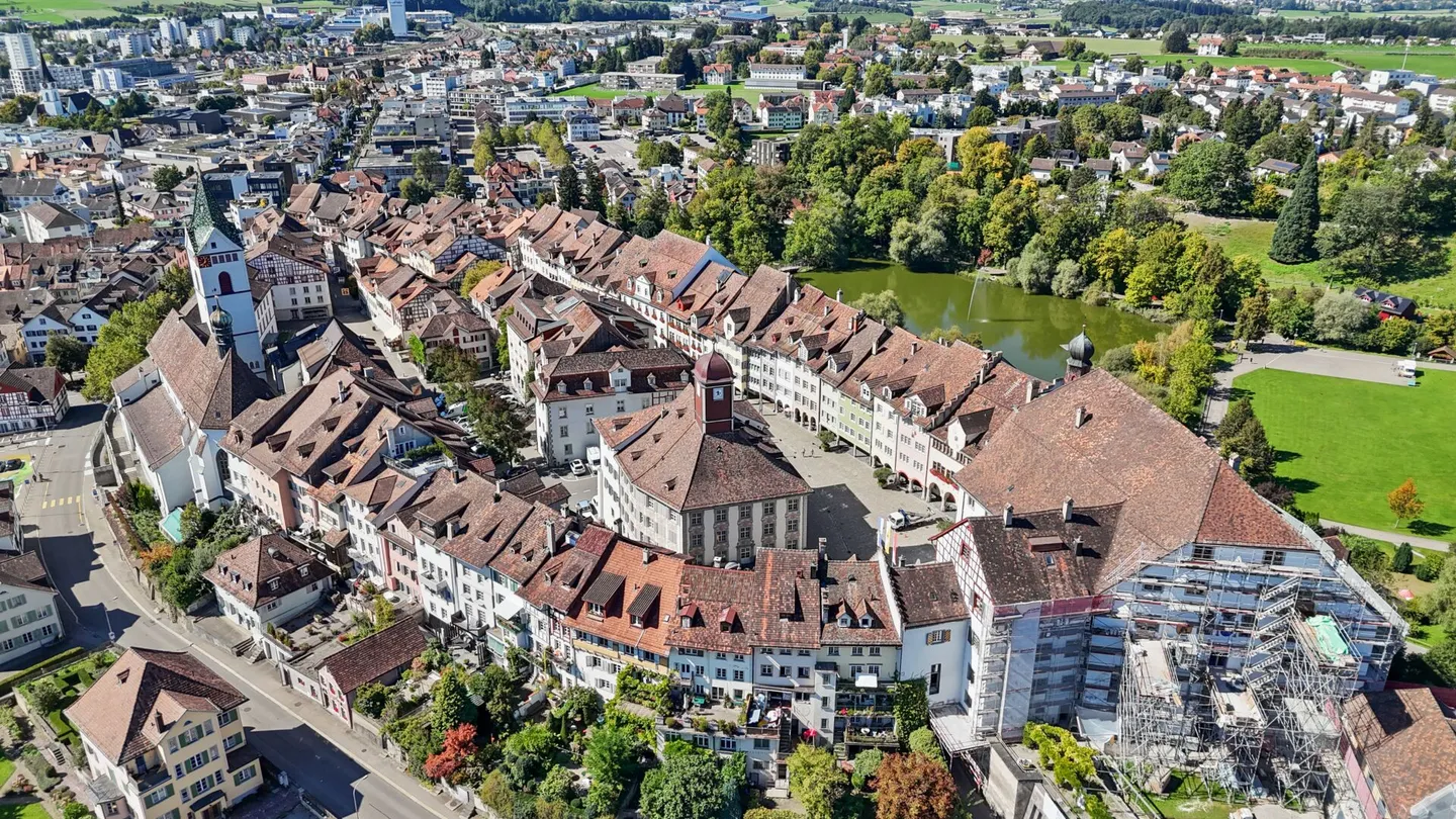 Old Building Charm Meets Far-Sightedness - Unique Maisonette Penthouse in the Heart of Wil SG - Photo 34 of 37