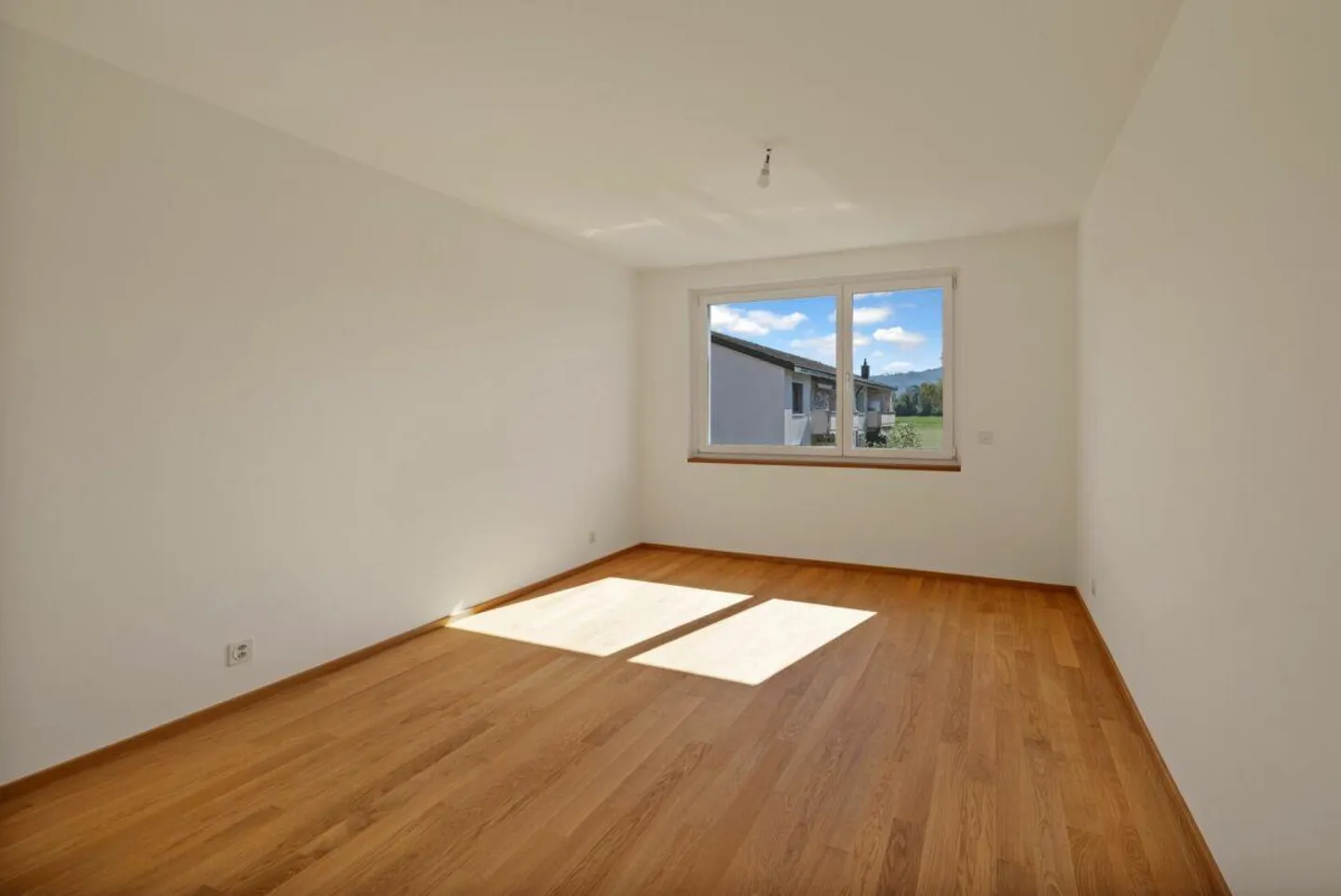 Kernsaniertes 6 1/2-Zimmer-Reihen-Einfamilienhaus an bevorzugter Lage - Foto 9 von 13