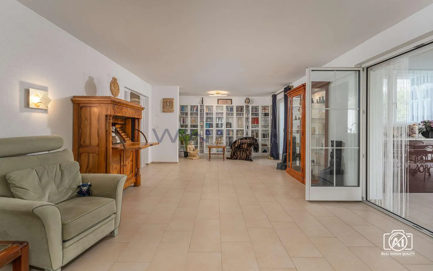 Space with lake view and special living quality - Photo 4 of 8