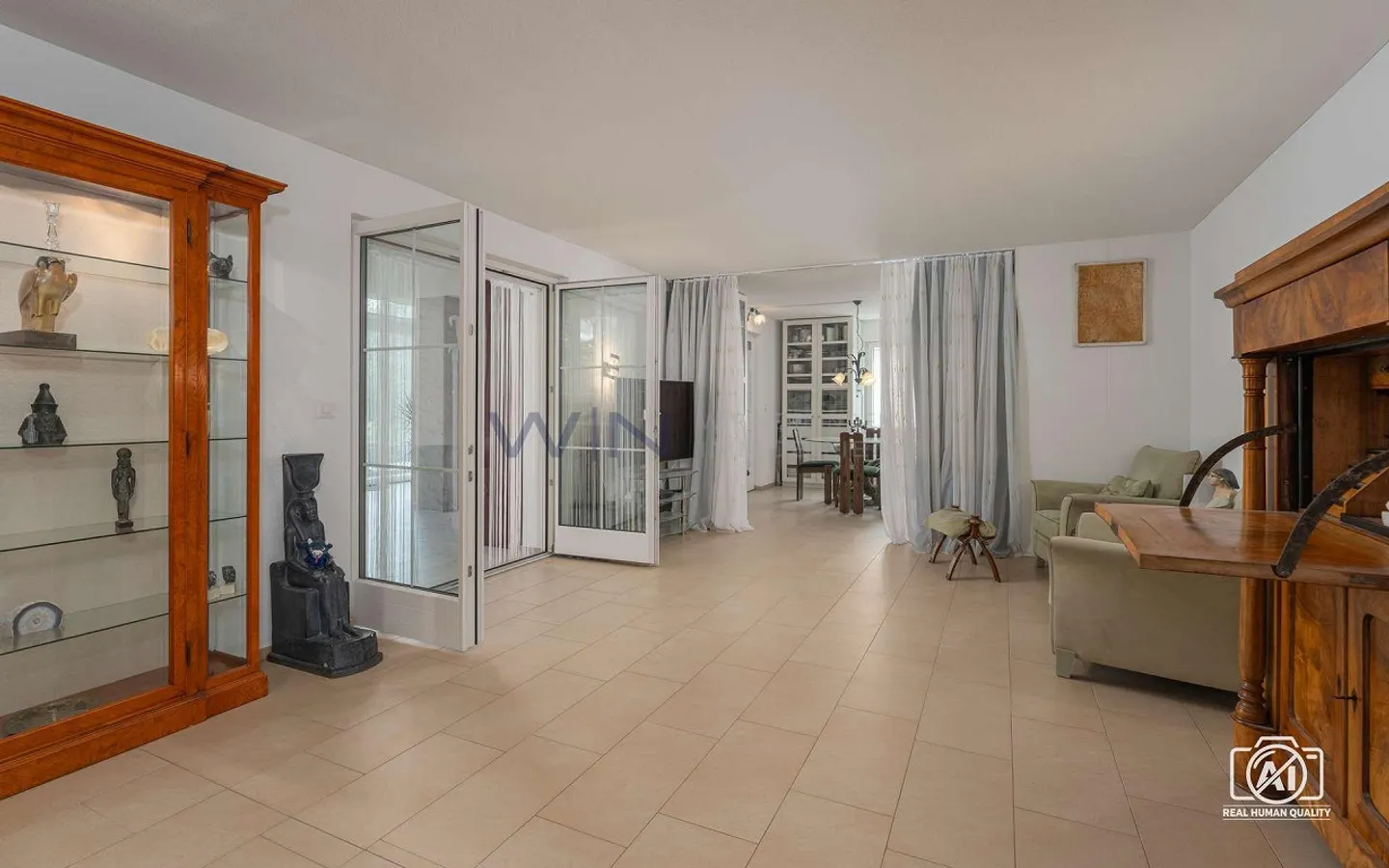 Space with lake view and special living quality - Photo 5 of 8