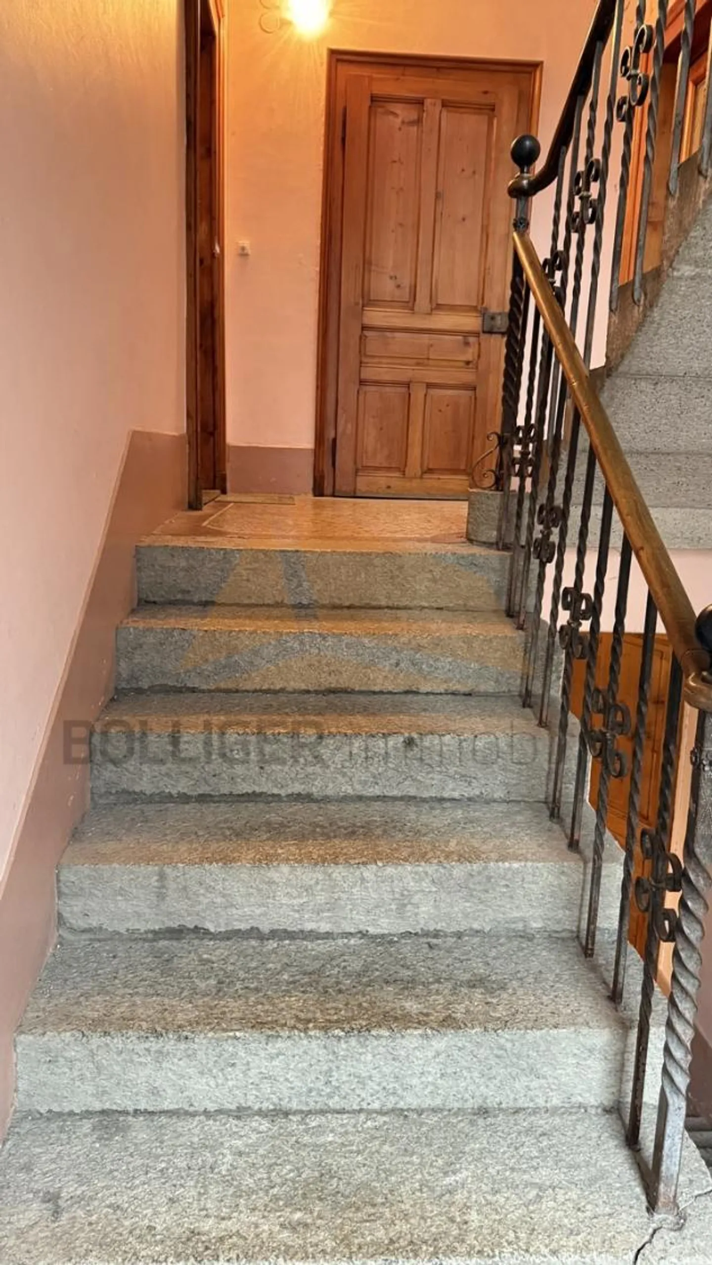 À vendre immeuble résidentiel avec 3 appartements en PPE - Photo 2 sur 9