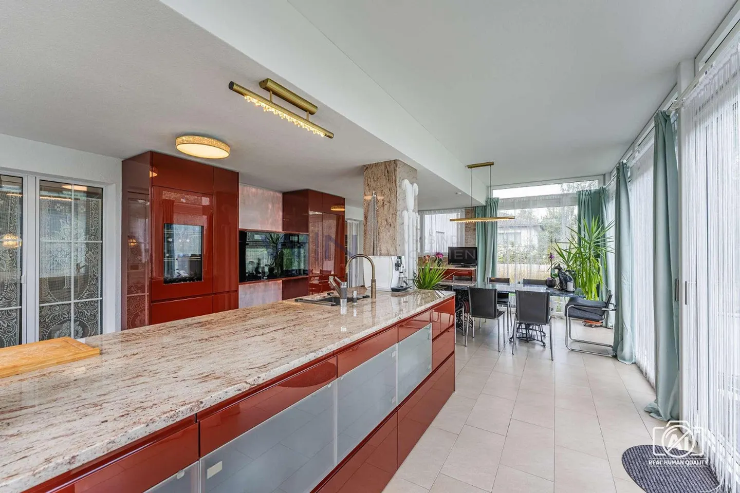 Space with lake view and special living quality - Photo 6 of 8