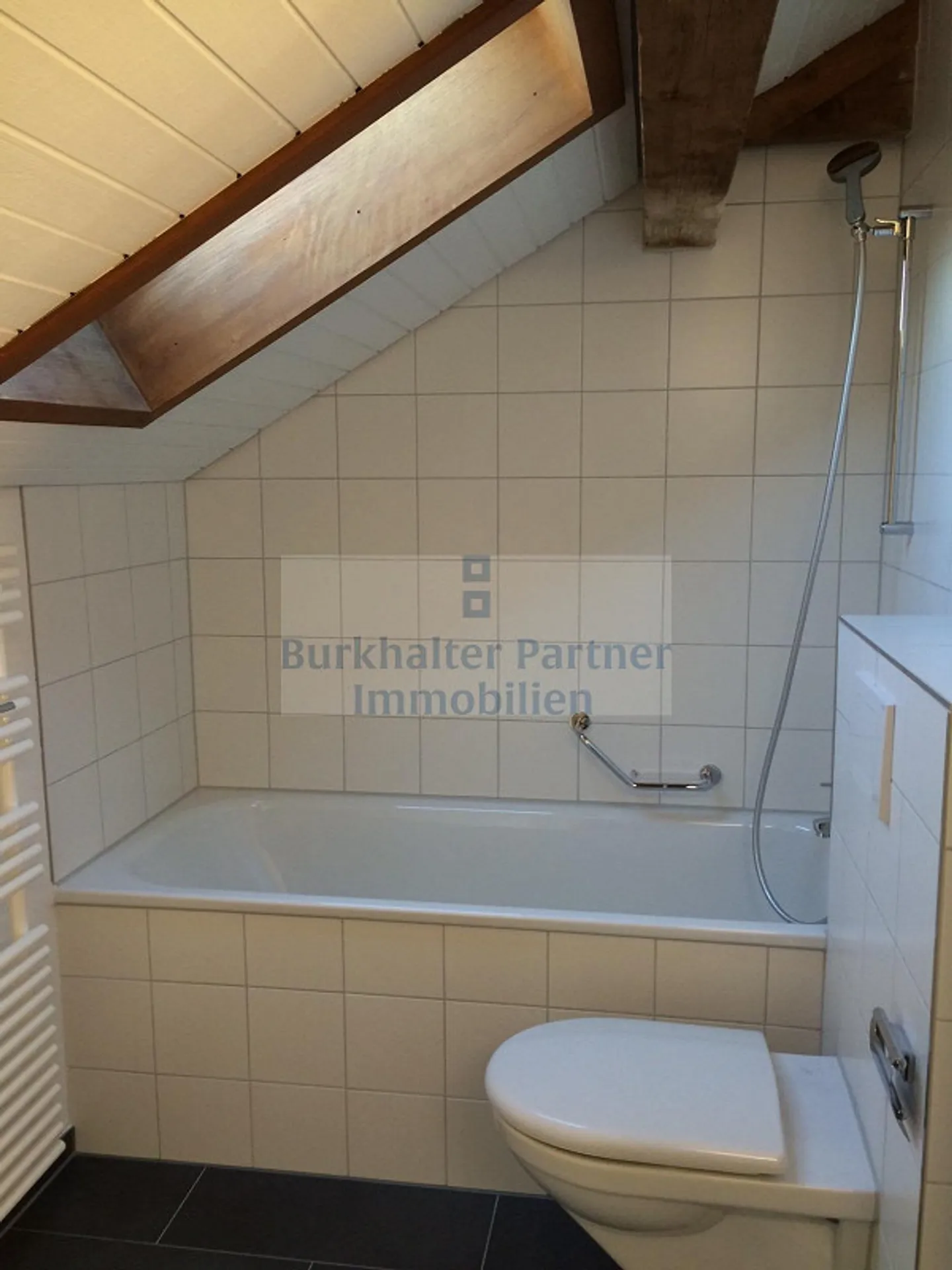 Charmantes Penthouse mit Balkon - Foto 3 von 6