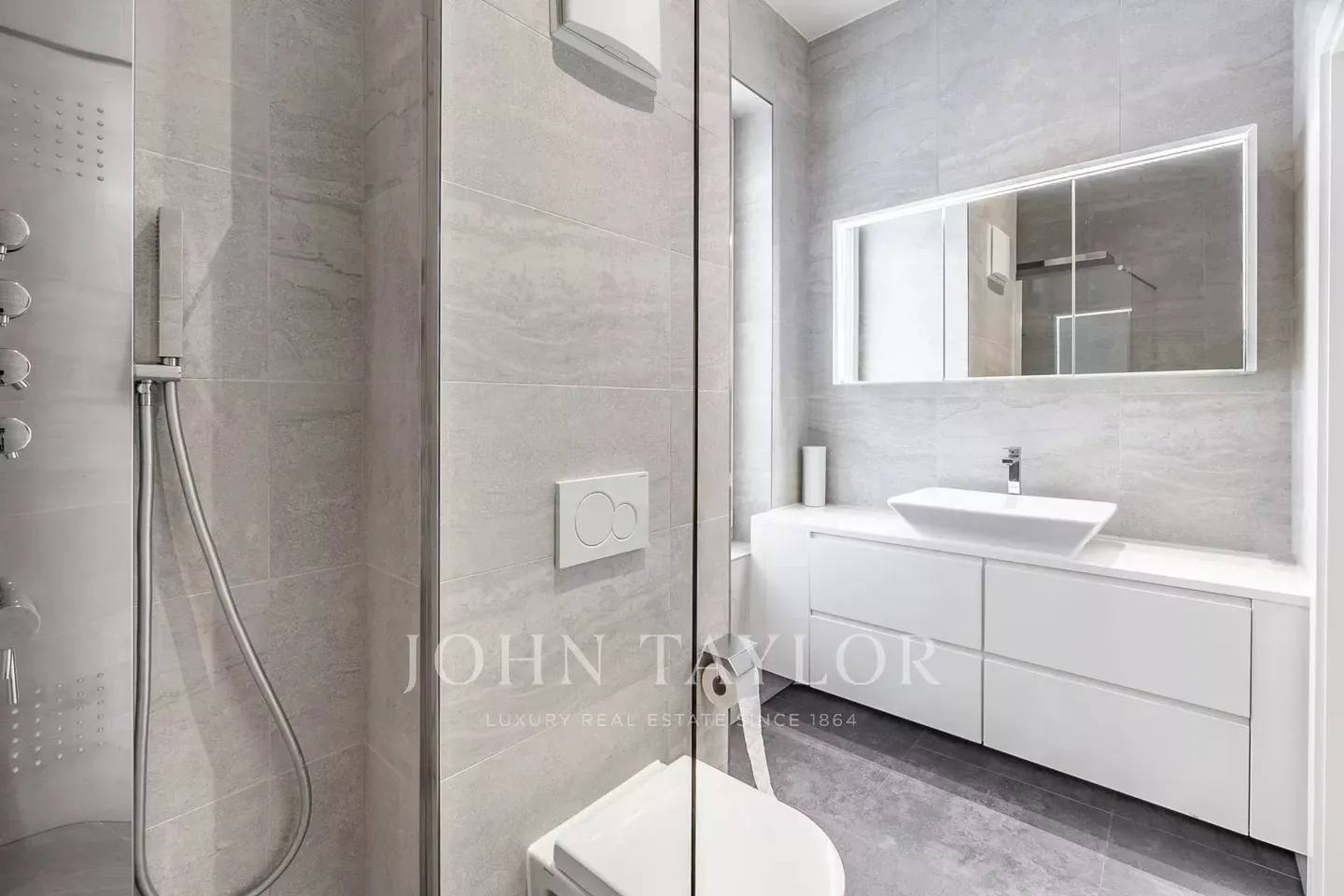 Appartamento con ROOFTOP nel cuore di Montreux - Foto 9 di 10