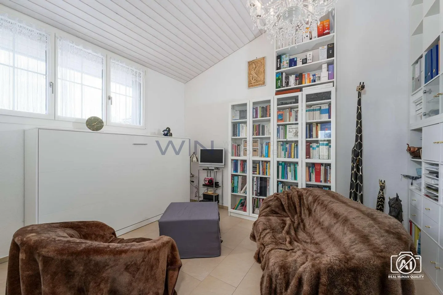 Space with lake view and special living quality - Photo 8 of 8