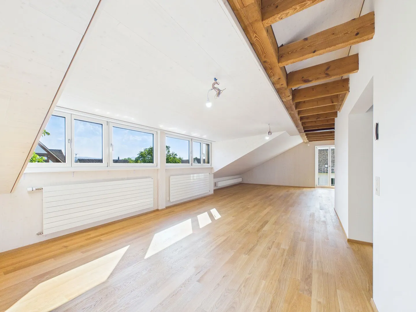 Very spacious, light-flooded, freshly renovated attic apartment - Photo 10 of 15