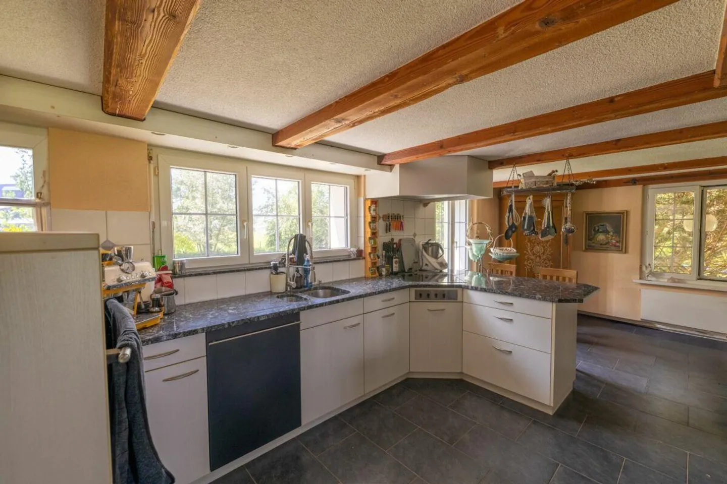 Unique 6.5-room country house with a separate apartment and commercial spaces - Photo 15 of 24