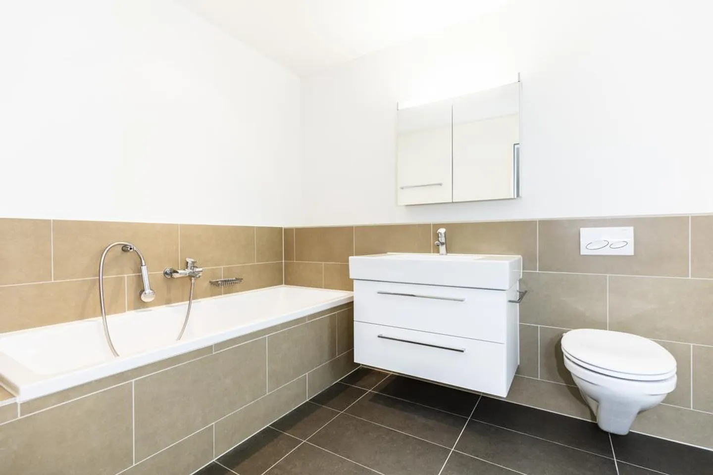 Modern 4.5-room apartment on the 3rd floor in a central location - Photo 9 of 12